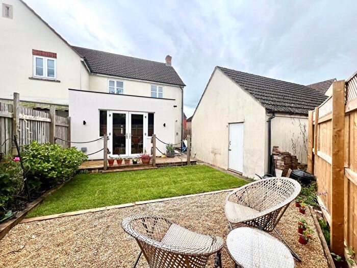 3 Bedroom Semi-Detached House For Sale In Poppy Close, Calne, SN11