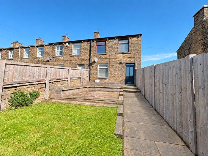 2 Bedroom End Of Terrace House For Sale In Penistone Road, Shelley, Huddersfield, HD8