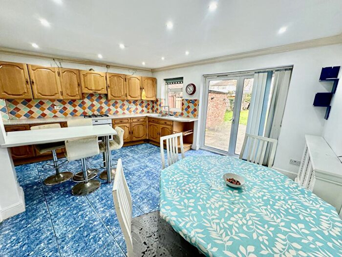 3 Bedroom House To Rent In Stradbroke Grove, IG5