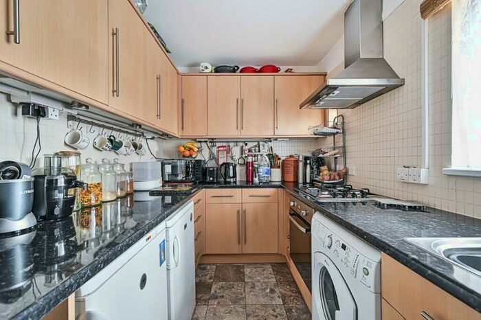 2 Bedroom Flat To Rent In Paragon Road, Hackney, London, E9