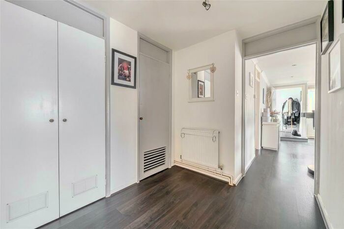2 Bedroom Apartment To Rent In Horsell, Woking, Surrey, GU21