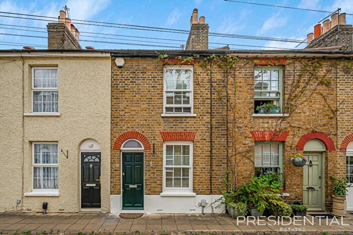 3 Bedroom Terraced House For Sale In Woollard Street, Waltham Abbey, EN9