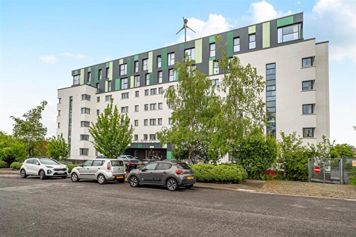 3 Bedroom Apartment To Rent In Greenhouse, Leeds, LS11