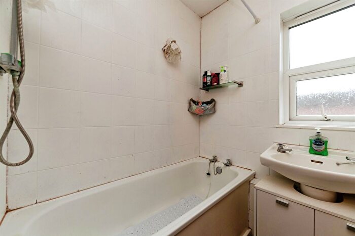 2 Bedroom Terraced House For Sale In Broadwater Crescent, Welwyn Garden City, AL7