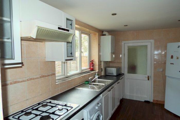 4 Bedroom Property To Rent In Torrens Square, London, E15