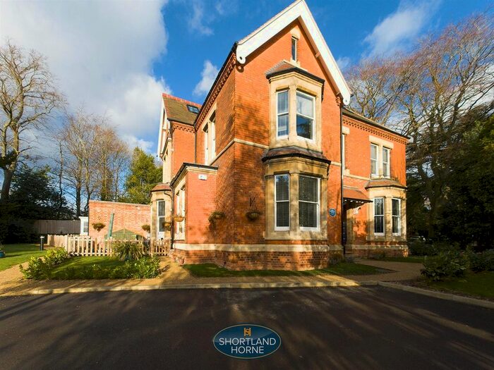 2 Bedroom Flat To Rent In North Avenue, Stoke Park, Coventry, CV2