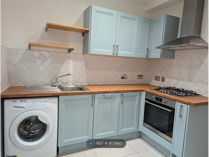 2 Bedroom Flat To Rent In Kingsland Road, London, E2