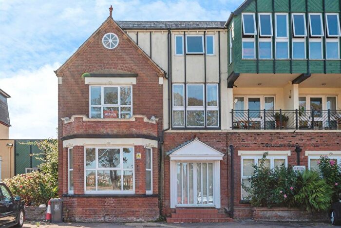 2 Bedroom Flat For Sale In Norfolk Square, Great Yarmouth, NR30