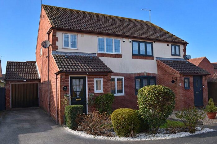 3 Bedroom Semi Detached House For Sale In Allen Close, Claypole, NG23