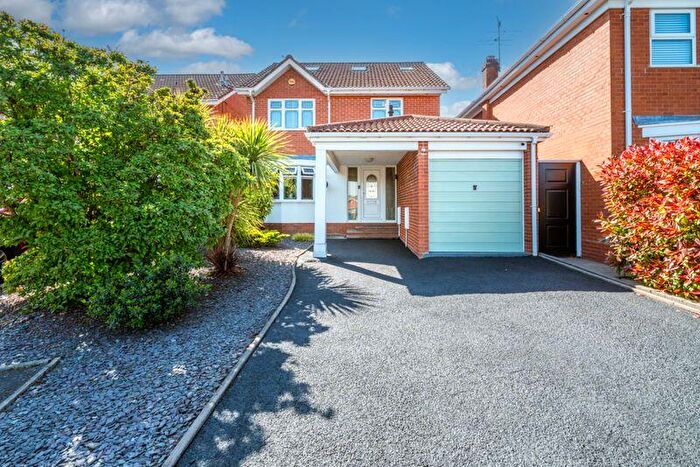 5 Bedroom Detached House For Sale In Celandine Close, Kingswinford, DY6