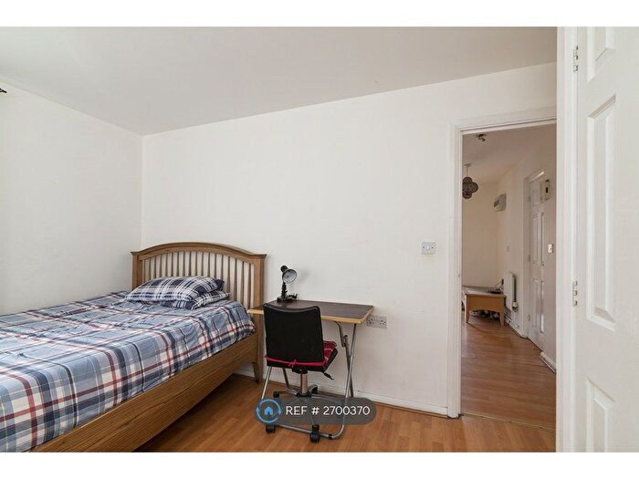 2 Bedroom Flat To Rent In Ronnie Lane, London, E12