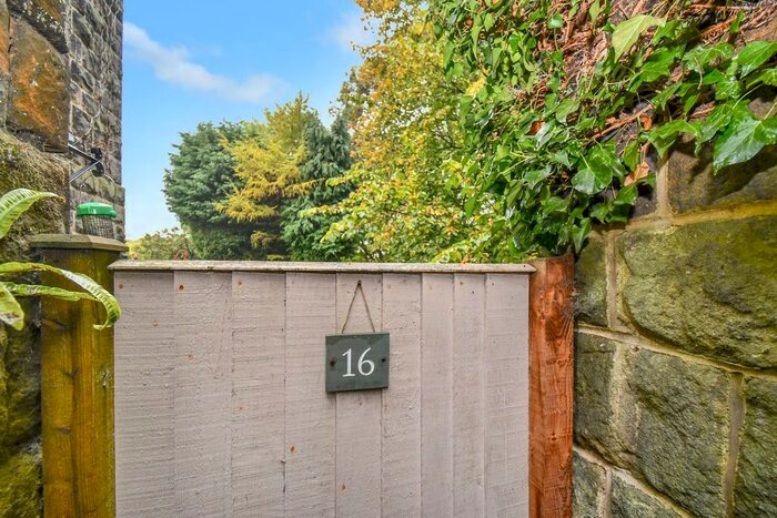 2 Bedroom End Of Terrace House To Rent In Park View, Yeadon, Leeds, LS19