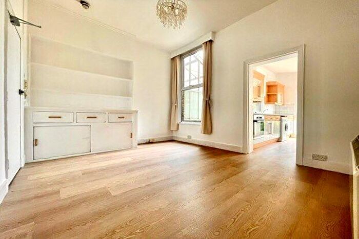 1 Bedroom Flat To Rent In Washington Road, London, E18