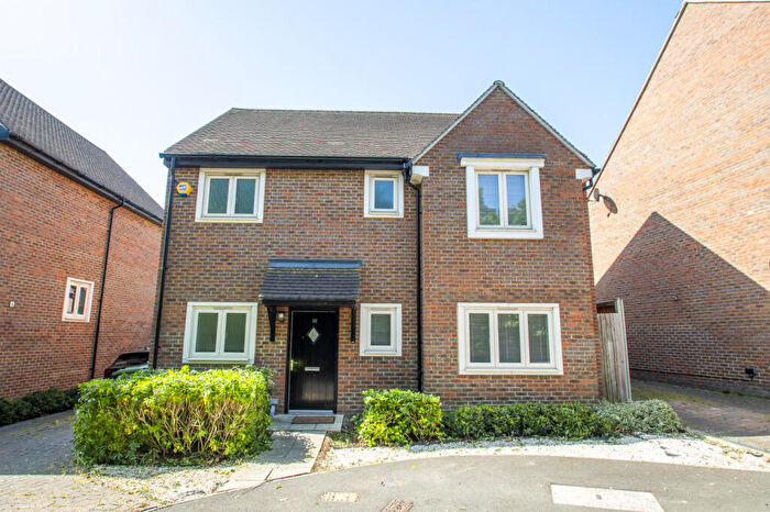 4 Bedroom Detached House To Rent In Bond Close, Welling, DA16