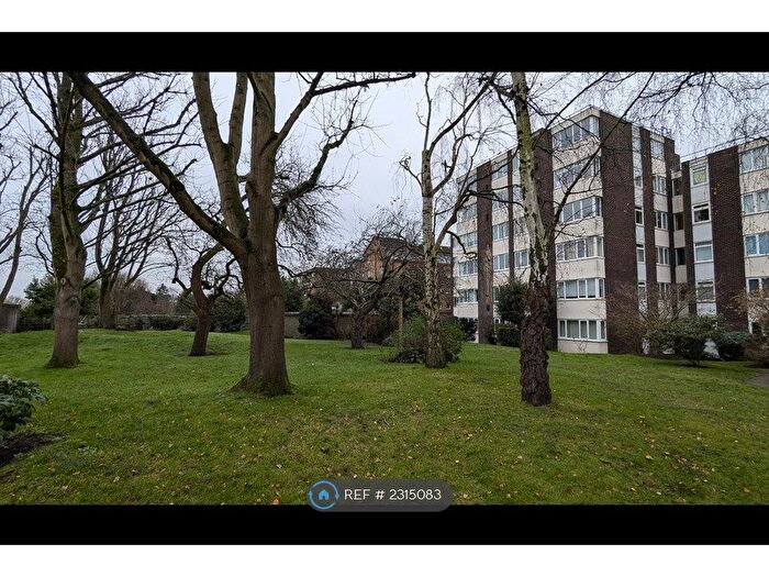 2 Bedroom Flat To Rent In Craigside, Kingston Upon Thames, KT2