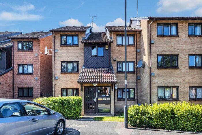 1 Bedroom Flat To Rent In Pycroft Way, London, N9