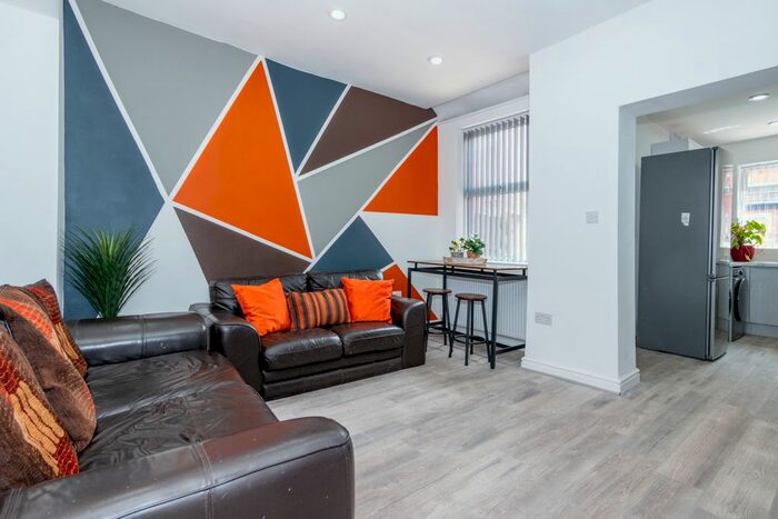 5 Bedroom Terraced House To Rent In Moseley Road, M14