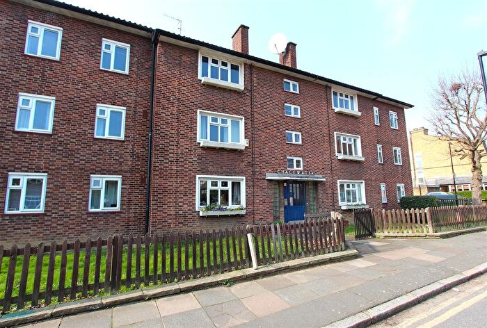 3 Bedroom Flat To Rent In Boyton Road, Hornsey, N8