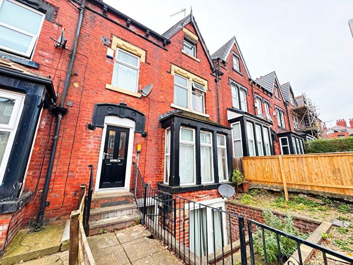 6 Bedroom Terraced House To Rent In Estcourt Avenue, LS6