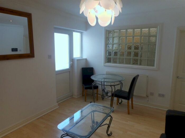 1 Bedroom Flat To Rent In Ninian Road, Cardiff, CF23