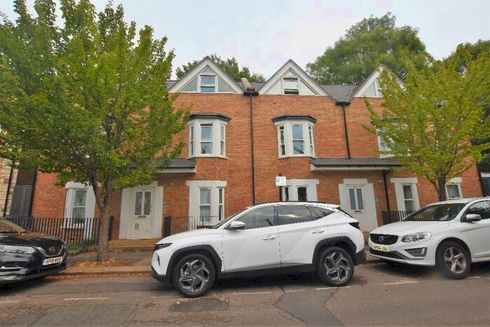 2 Bedroom Flat To Rent In Birstall Road, London, N15