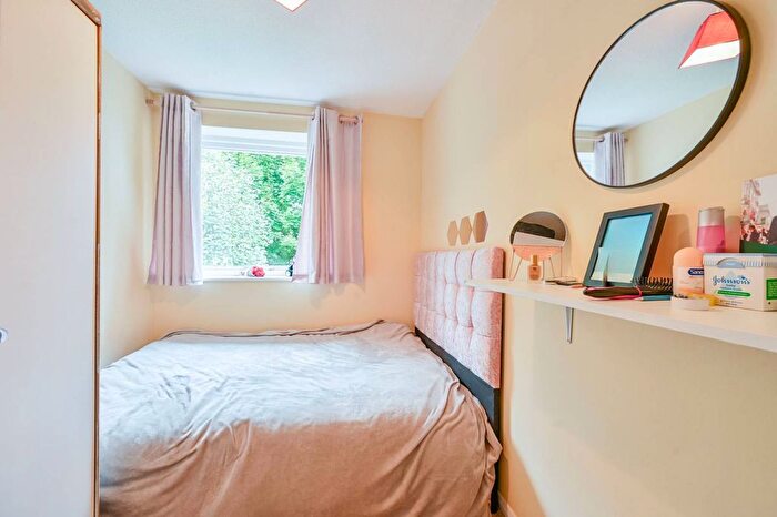 2 Bedroom Flat To Rent In Bollo Bridge Road, South Acton, London, W3