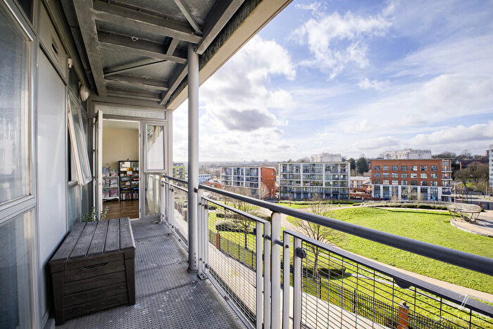 2 Bedroom Apartment To Rent In Langley Walk, Park Central, Birmingham City Centre, B15