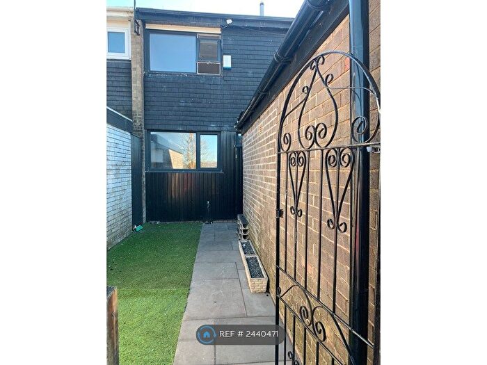 3 Bedroom Terraced House To Rent In Scotland Bank Terrace, Blackburn, BB2