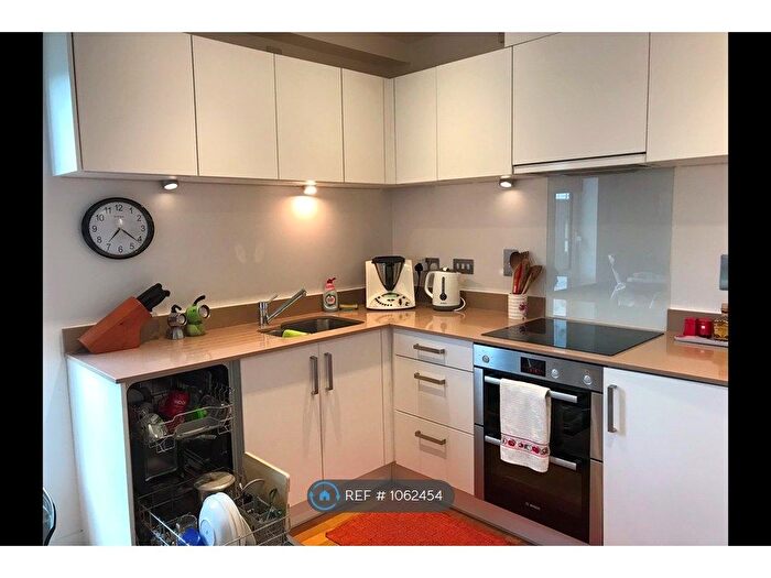 2 Bedroom Flat To Rent In Killick Way, London, E1