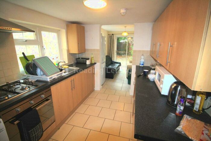 5 Bedroom House To Rent In De Beauvoir Road, Reading, RG1