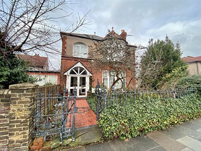 2 Bedroom Flat For Sale In London Road, Isleworth, TW7