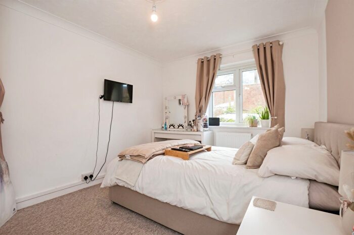 2 Bedroom Flat For Sale In Chawton Close, West End, Southampton, SO18