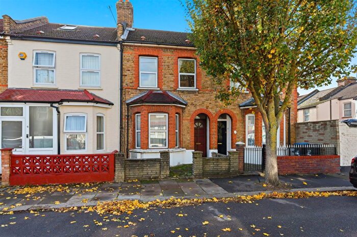 2 Bedroom Property For Sale In Bath Road, Edmonton, London, N9