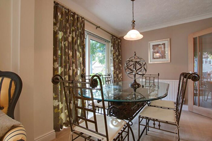 5 Bedroom Detached House For Sale In Foxgloves, Fareham, PO16