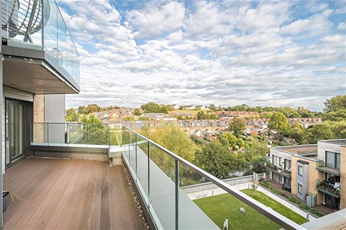 1 Bedroom Flat To Rent In Riverside View, Reading, RG1