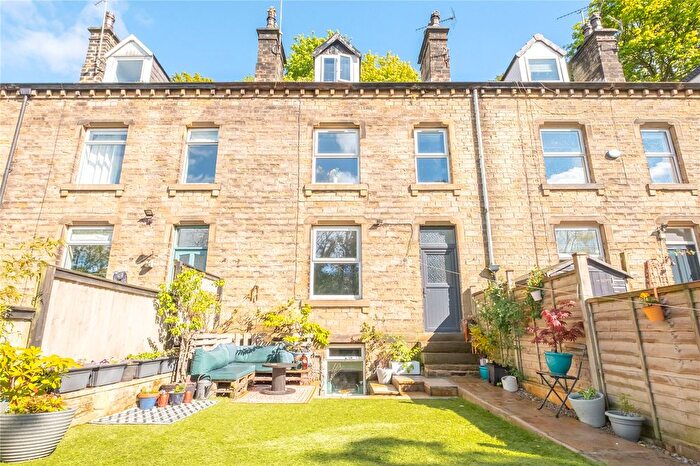 2 Bedroom Terraced House For Sale In Miry Lane, Thongsbridge, Holmfirth, HD9