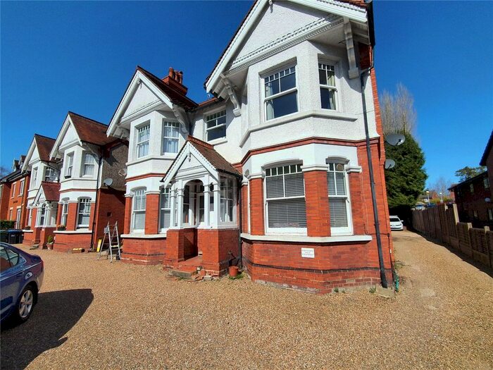 1 Bedroom Flat To Rent In Station Road, Redhill, Surrey, RH1