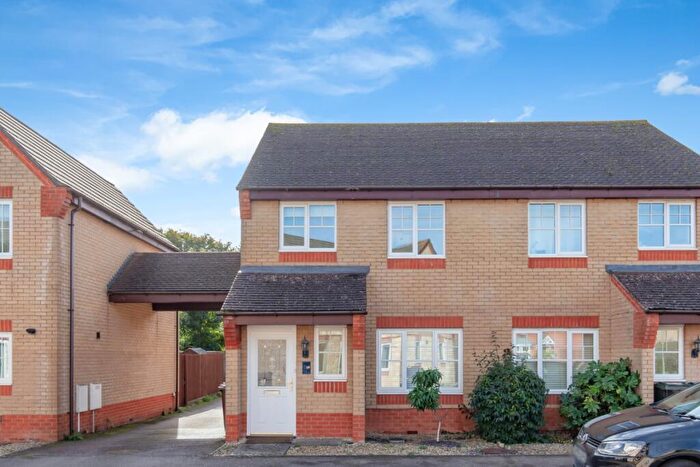 3 Bedroom Semi-Detached House To Rent In Purslane Drive, Bicester, OX26