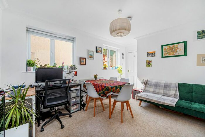 1 Bedroom Flat To Rent In Northfield Avenue, London, W13