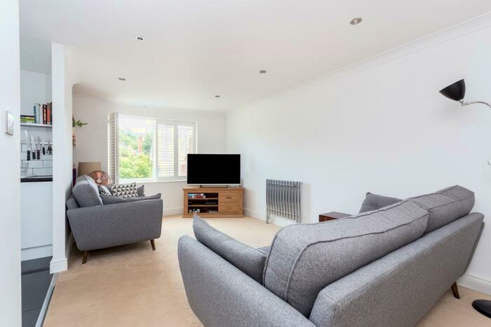 1 Bedroom Flat To Rent In Wood Vale, Forest Hill, SE23