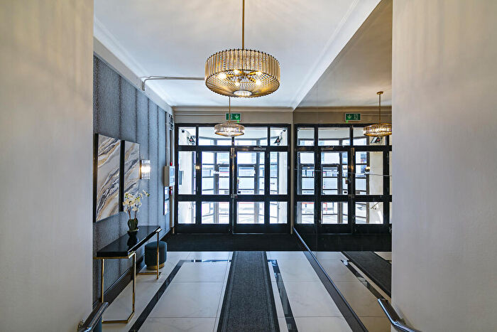 3 Bedroom Flat For Sale In Northways, London, NW3