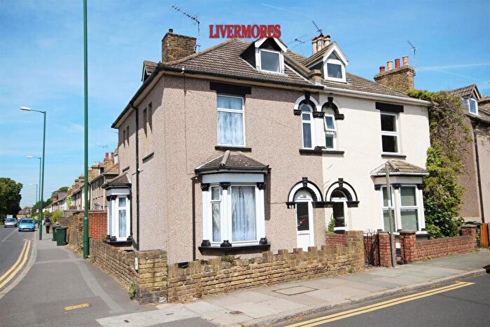 4 Bedroom Semi-Detached House To Rent In Miskin Road, Dartford, Kent, DA1