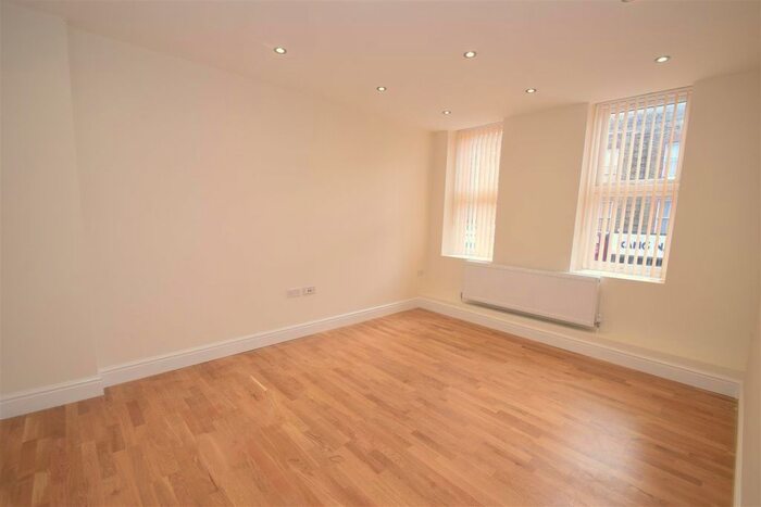 2 Bedroom Flat To Rent In High Street, New Malden, KT3