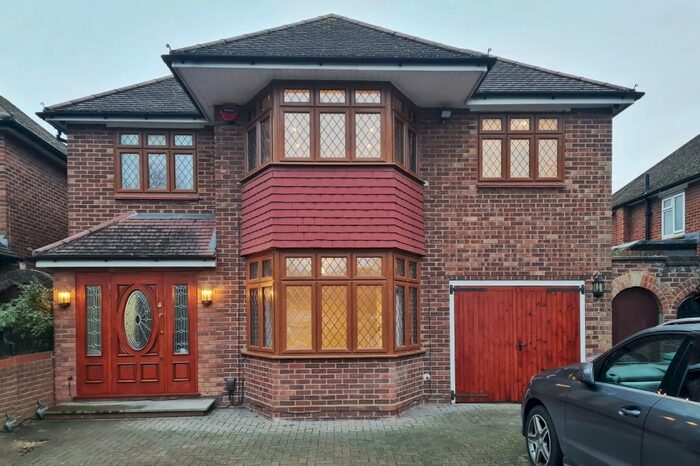 5 Bedroom Detached House To Rent In Salmon Street, London, NW9