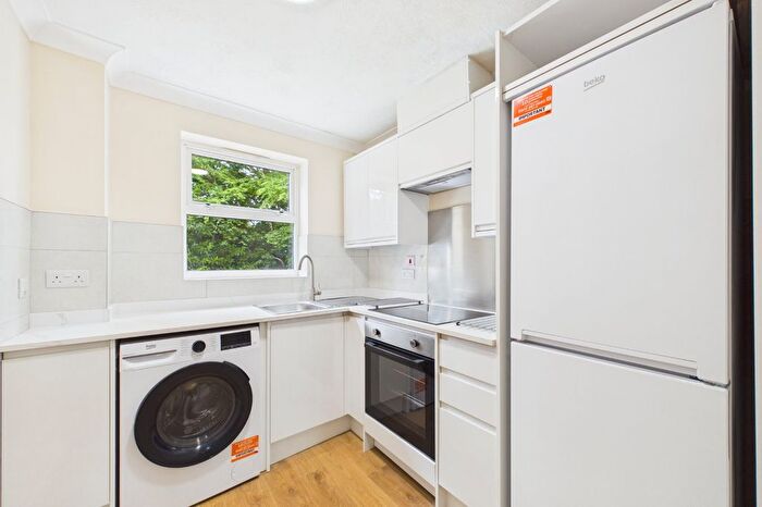 1 Bedroom Flat To Rent In Pullmans Place, Staines-Upon-Thames, Surrey, TW18