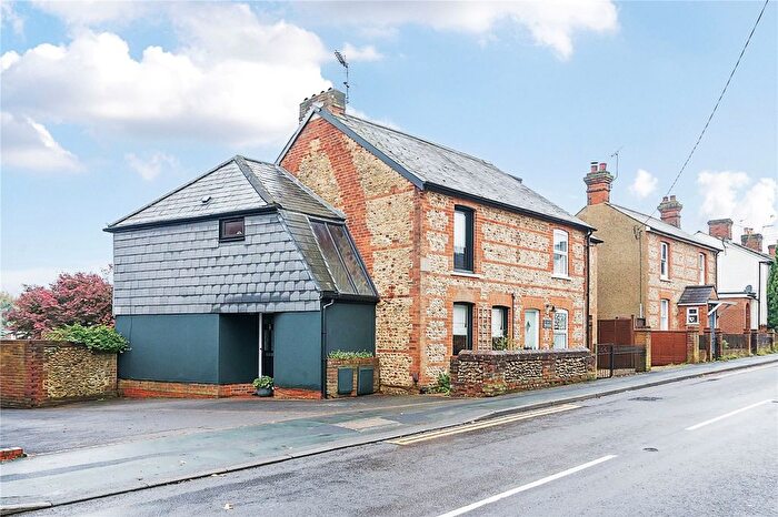 3 Bedroom Semi Detached House For Sale In Upper Hale Road, Farnham, Surrey, GU9