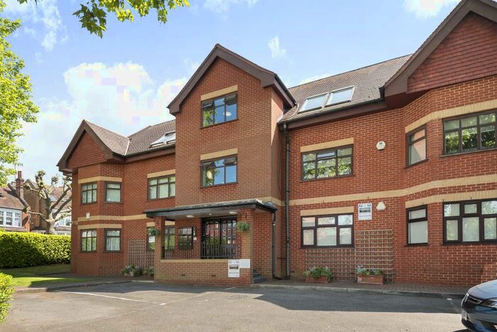 2 Bedroom Apartment To Rent In Dollis Avenue, Finchley, N3