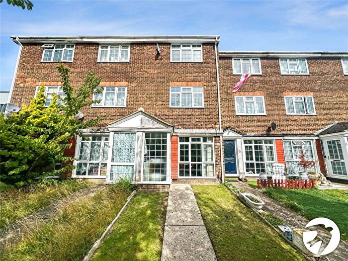 3 Bedroom Terraced House For Sale In Beacon Road, Chatham, Kent, ME5