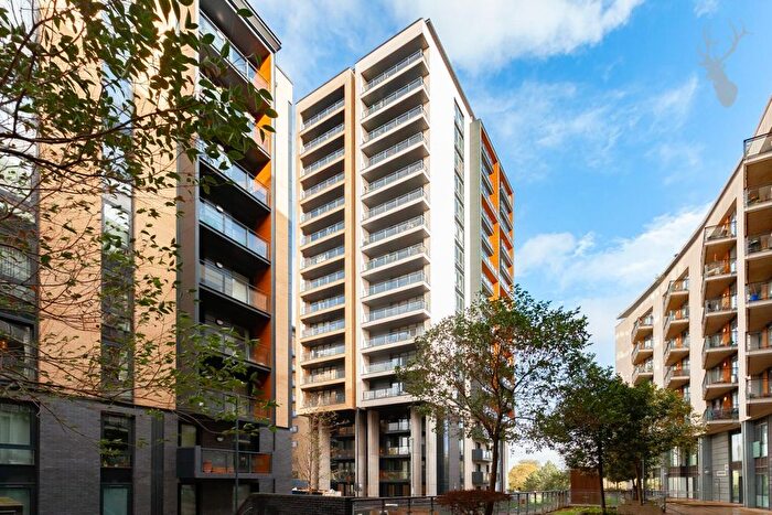 2 Bedroom Flat To Rent In Palmers Road, Bethnal Green, E2