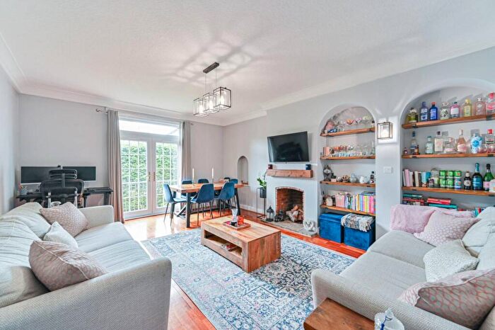 3 Bedroom Maisonette For Sale In Widmore Road, Bromley, BR1